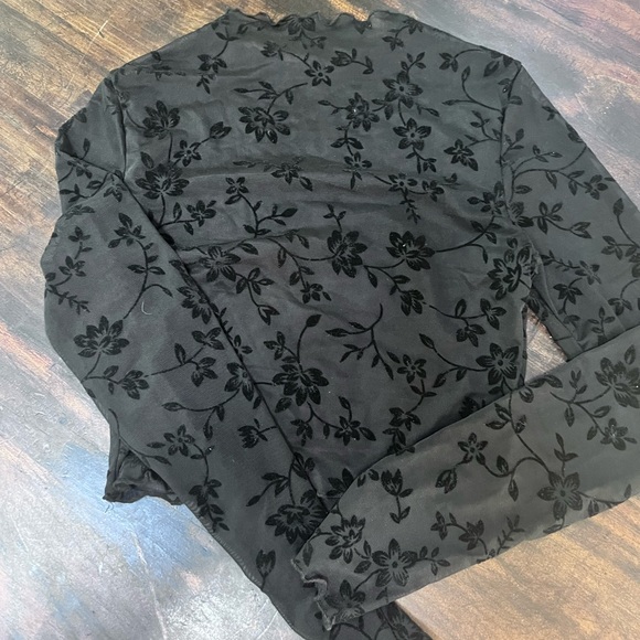 SHEIN Black Sheer Floral Pattern Fitted Crop Top - Picture 4 of 4